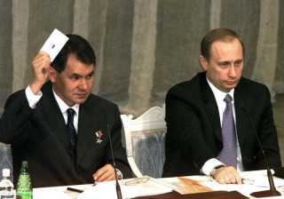 Владимир Путин не любит «сдавать своих», а Шойгу с ним рядом все эти двадцать пять лет