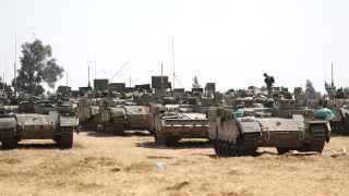 Израильские военнослужащие на границе с сектором Газа недалеко от палестинского города Рафах