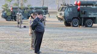 Ким Чен Ын на учебных стрельбах из реактивных систем залпового огня 